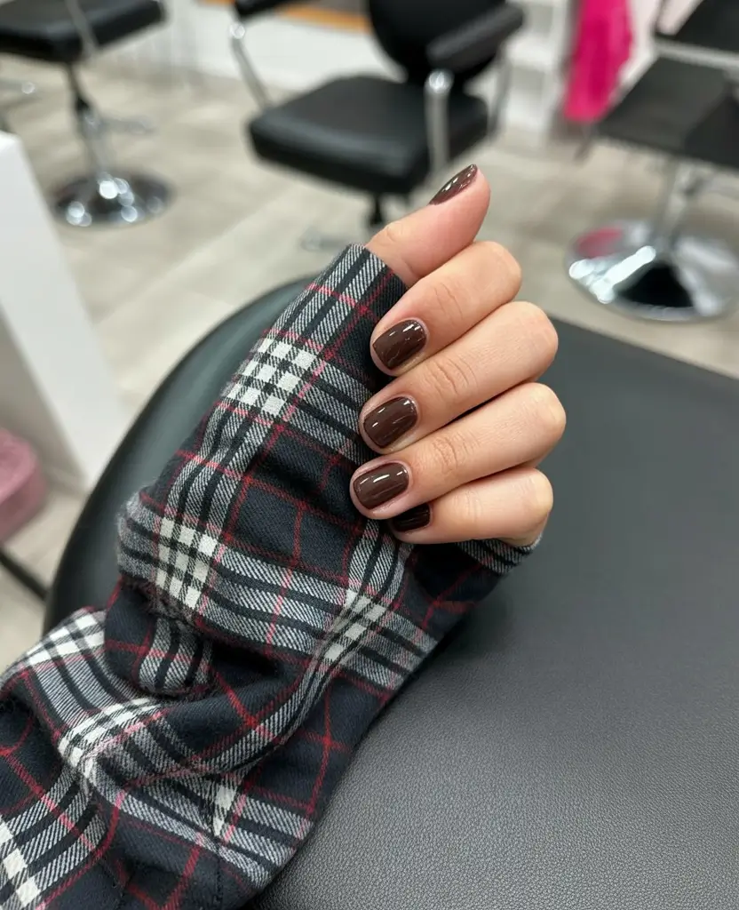 Nail Colors for Winter 2025–2026: Trendy Shades and Manicure Ideas