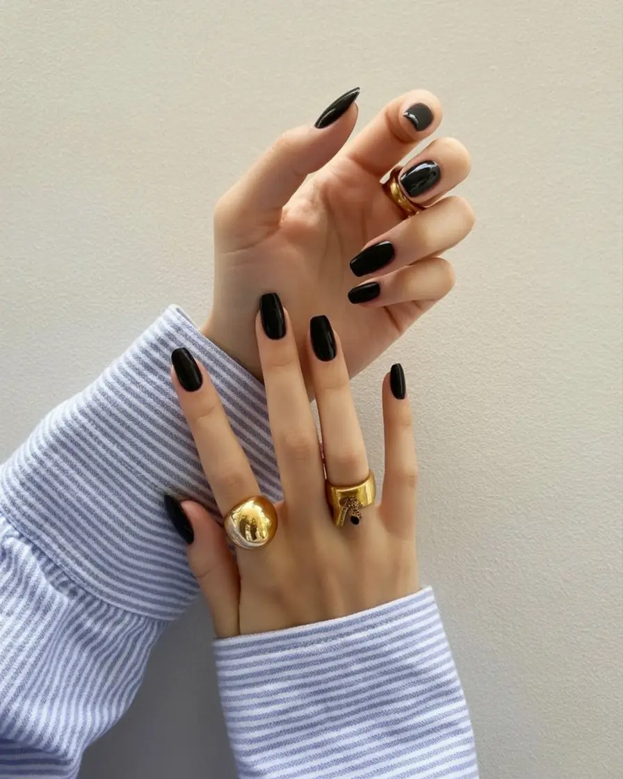 Nail Colors for Winter 2025–2026: Trendy Shades and Manicure Ideas