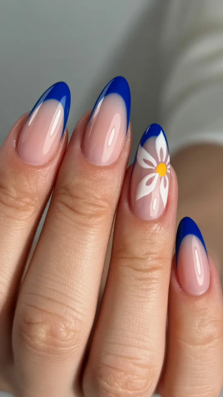 Nail-trends-2026-Blue-French-Daisy